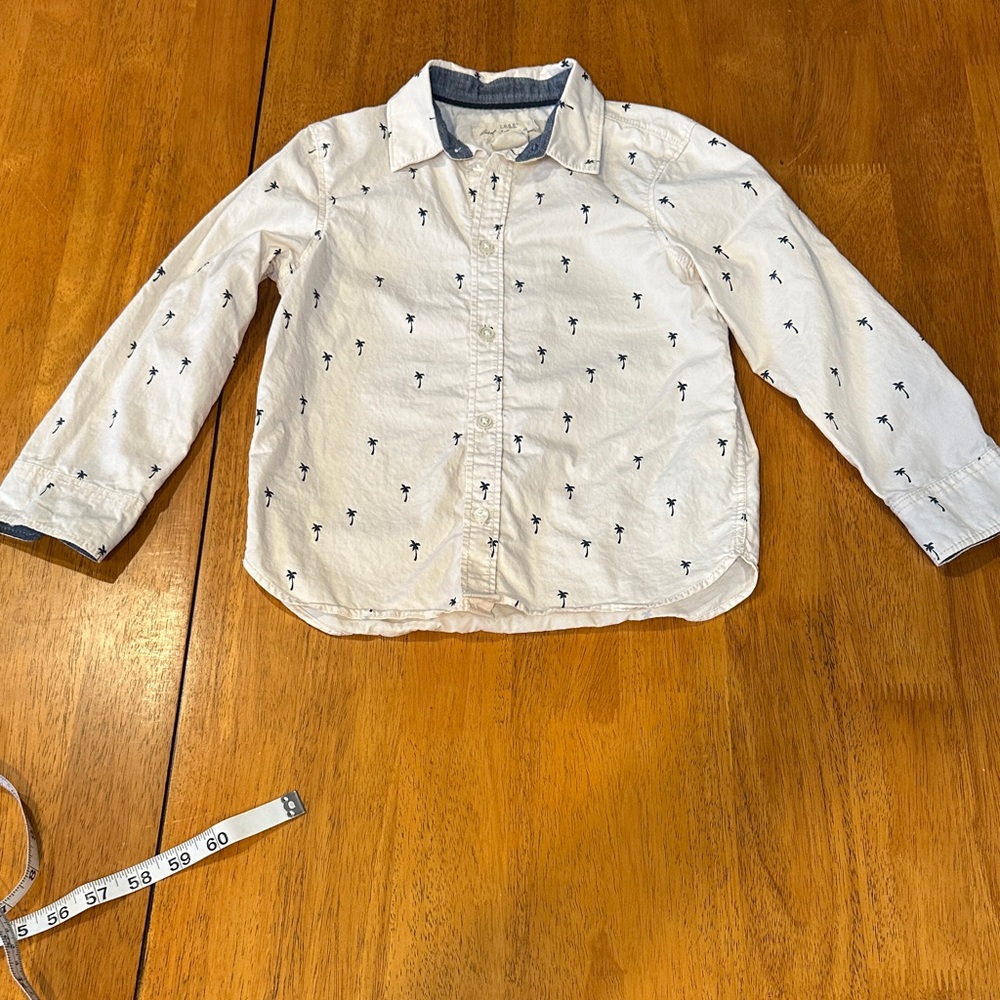 H&M Kids' Cream Shirt with Navy Palm Tree Design. Button Down. Size 5/6